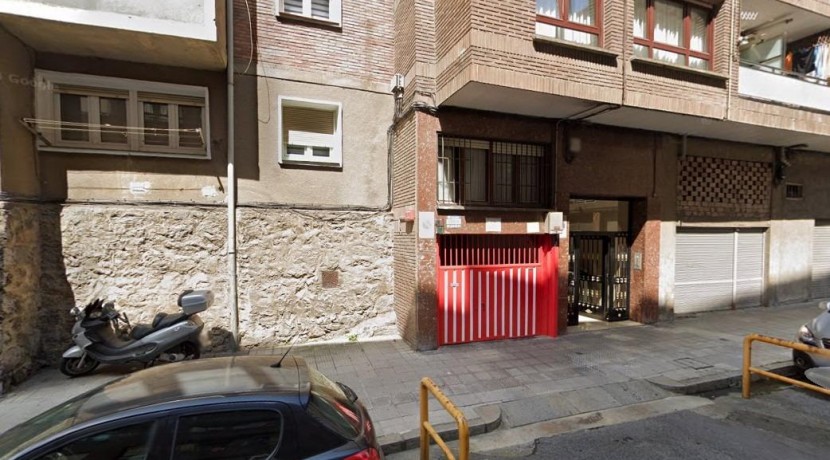 Parcela de Garaje Amplia En Zona Ariz