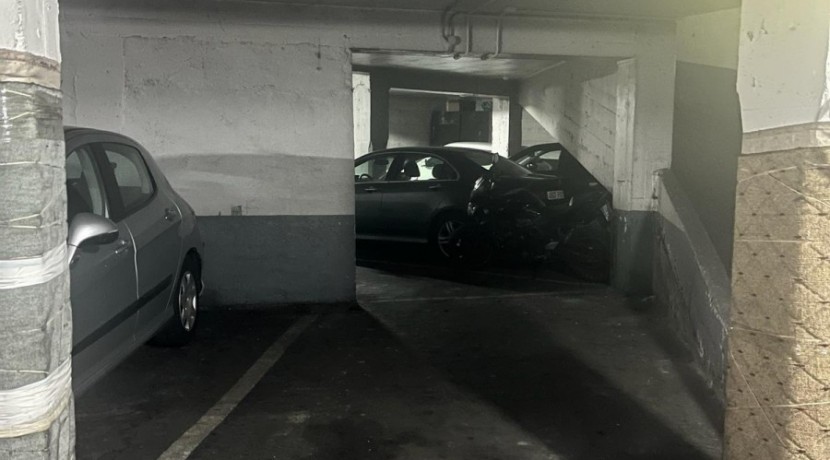 Parcela de Garaje Amplia En Zona Ariz