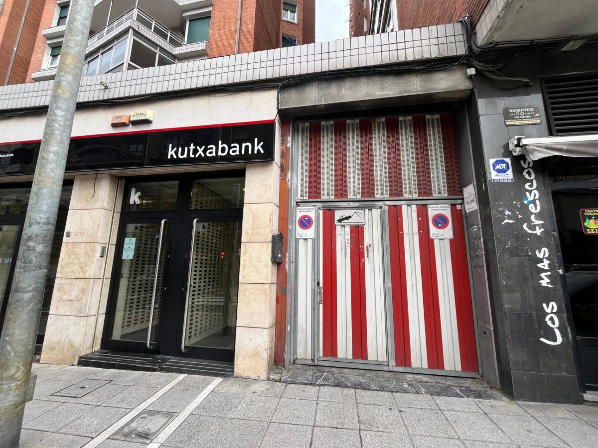 Parcela de Garaje Amplia En Zona Ayuntamiento.