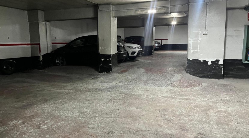 Parcela de Garaje Amplia En Zona Ayuntamiento.