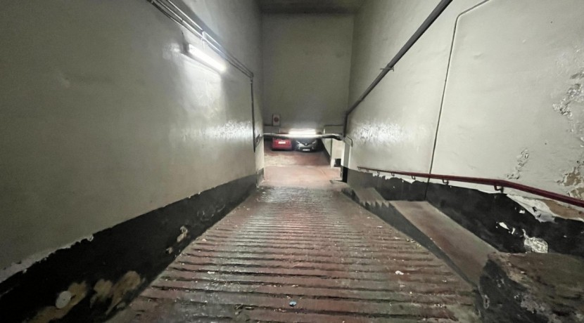 Parcela de Garaje Amplia En Zona Ayuntamiento.