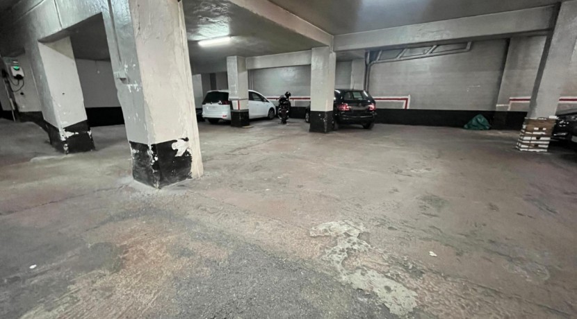 Parcela de Garaje Amplia En Zona Ayuntamiento.