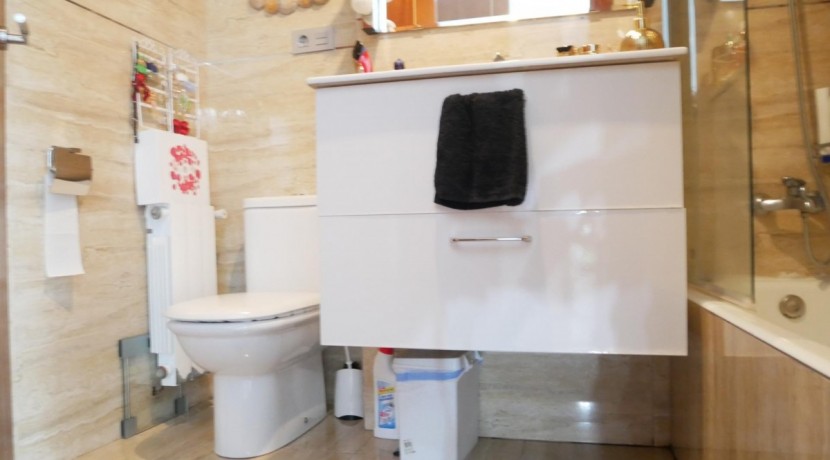 Piso De 3 Dorm y 2 Baños Con Amplia Terraza y Jardín y Trastero Incluido en Lemoa