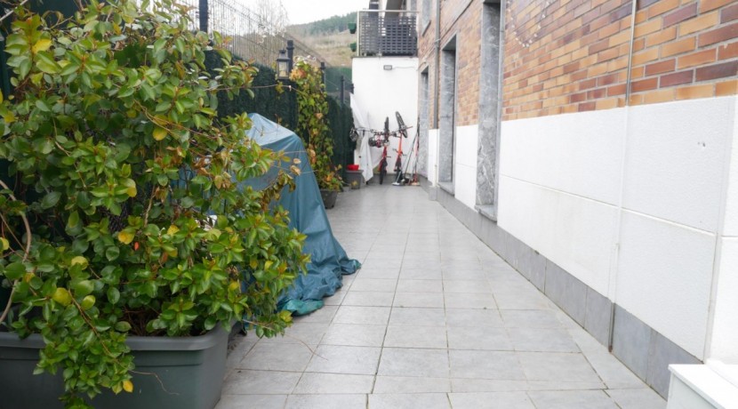 Piso De 3 Dorm y 2 Baños Con Amplia Terraza y Jardín y Trastero Incluido en Lemoa
