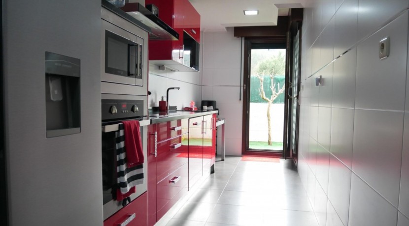 Piso De 3 Dorm y 2 Baños Con Amplia Terraza y Jardín y Trastero Incluido en Lemoa