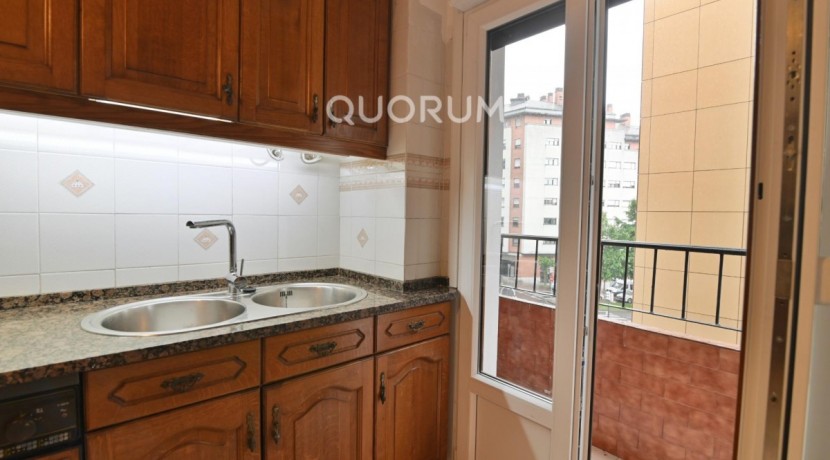 Piso En Santutxu De 2 Habitaciones Y Terraza