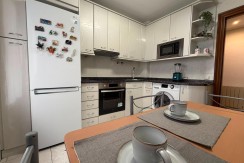 Piso PARA ENTRAR A VIVIR De 3 Dormitorios y 2 Baños Con Balcón, Ascensor Cota 0 y Garaje y Trastero Incluidos En Zona Ariz
