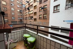Piso PARA ENTRAR A VIVIR De 3 Dormitorios y 2 Baños Con Balcón, Ascensor Cota 0 y Garaje y Trastero Incluidos En Zona Ariz