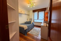 Piso PARA ENTRAR A VIVIR De 3 Dormitorios y 2 Baños Con Balcón, Ascensor Cota 0 y Garaje y Trastero Incluidos En Zona Ariz