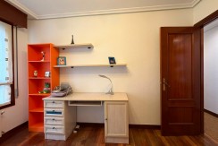 Piso PARA ENTRAR A VIVIR De 3 Dormitorios y 2 Baños Con Balcón, Ascensor Cota 0 y Garaje y Trastero Incluidos En Zona Ariz