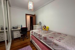 Piso PARA ENTRAR A VIVIR De 3 Dormitorios y 2 Baños Con Balcón, Ascensor Cota 0 y Garaje y Trastero Incluidos En Zona Ariz