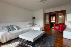 Piso PARA ENTRAR A VIVIR De 3 Dormitorios y 2 Baños Con Balcón, Ascensor Cota 0 y Garaje y Trastero Incluidos En Zona Ariz