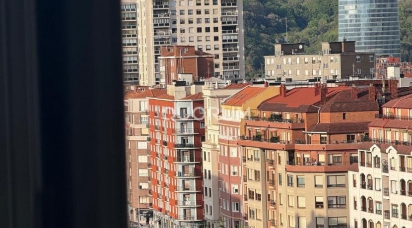 Piso Reformado De 3 Dormitorios En Rekalde