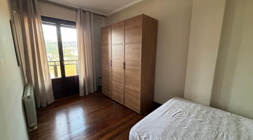 Piso Totalmente Exterior Con Vistas Despejadas De 2 Dormitorios Con Ascensor y Balcón En Zona Burros