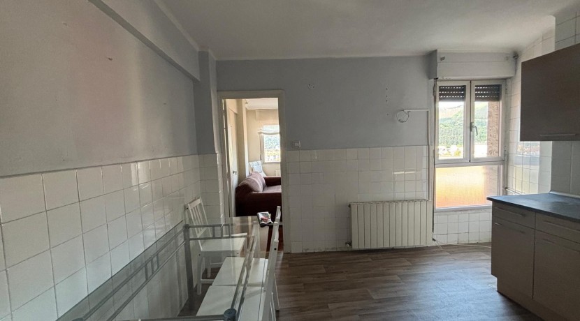 Piso Totalmente Exterior Con Vistas Despejadas De 2 Dormitorios Con Ascensor y Balcón En Zona Burros