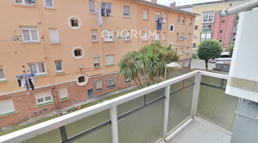 Piso Totalmente Exterior Muy Luminoso De 2 Dormitorios Con Balcón En Zona San Miguel