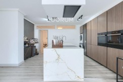 Preciosa Vivienda REFORMADA De 2 Dormitorios y 1 Baño Con Ascensor y Parcela de Garaje incluida en Zona Kalero