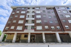 Preciosa Vivienda REFORMADA De 2 Dormitorios y 1 Baño Con Ascensor y Parcela de Garaje incluida en Zona Kalero