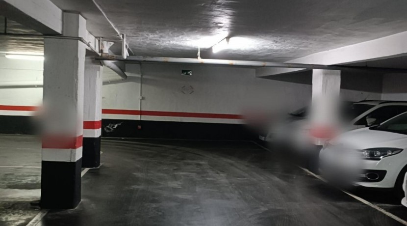 Se Vende Amplia Parcela De Garaje En Barakaldo Zona Centro.