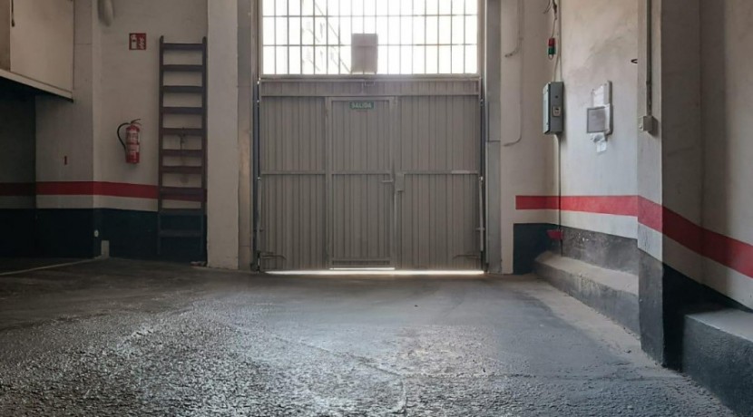 Se Vende Amplia Parcela De Garaje En Barakaldo Zona Centro.