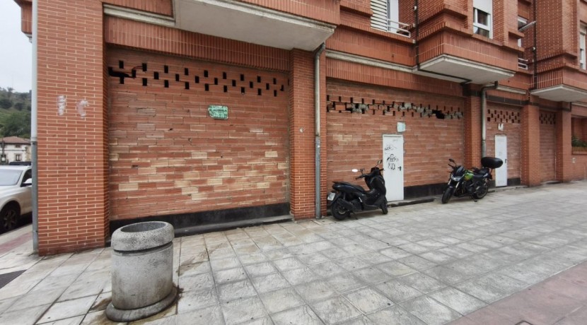 Se Vende Local Comercial En Trapagaran Zona Ugarte De 150 m2 Construidos Con Salida De Humos
