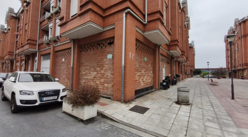 Se Vende Local Comercial En Trapagaran Zona Ugarte De 150 m2 Construidos Con Salida De Humos
