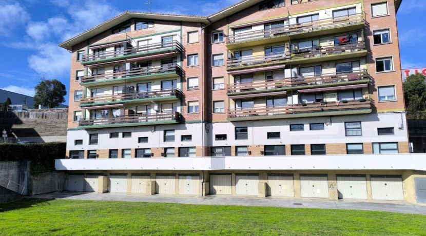 Se Vende Parcela De Garaje Cerrada Para Coche Grande