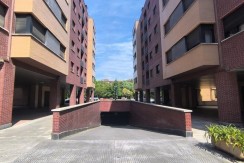 SE VENDE PARCELA DE GARAJE EN ETXEBARRI,  CERCA DEL METRO