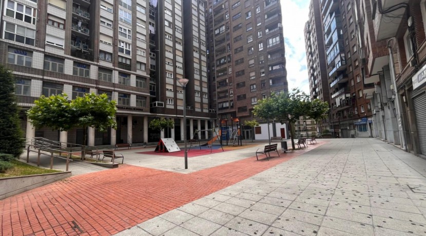 Trastero Amplio Con Luz Natural En Zona Céntrica