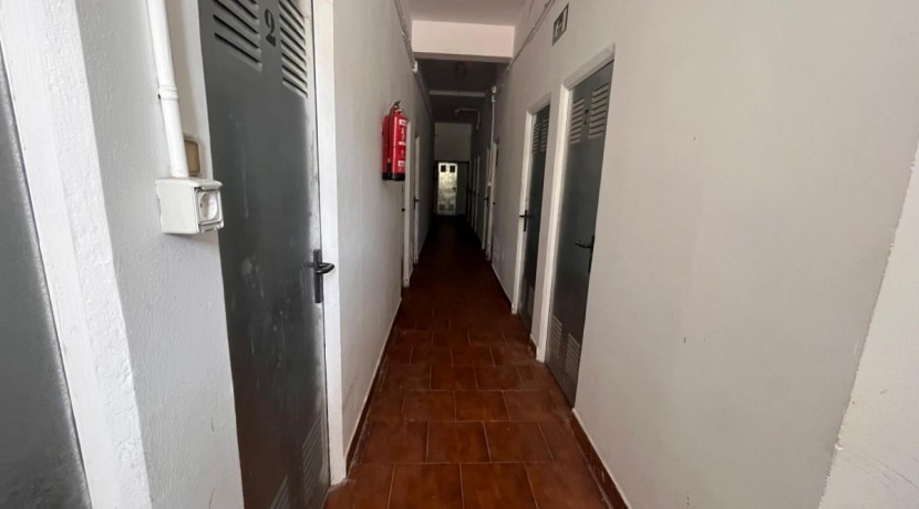 Trastero Amplio Con Luz Natural En Zona Céntrica