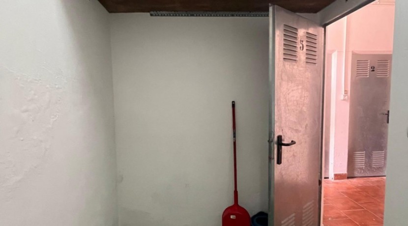 Trastero Amplio Con Luz Natural En Zona Céntrica