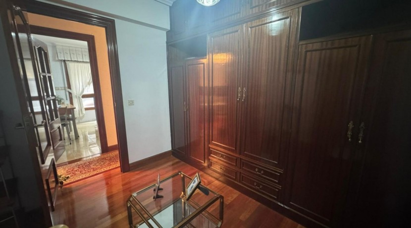 TRES HABITACIONES CON TERRAZA Y ASCENSOR EN KABIEZES, A TAN SÓLO 5 MINUTOS DEL CENTRO
