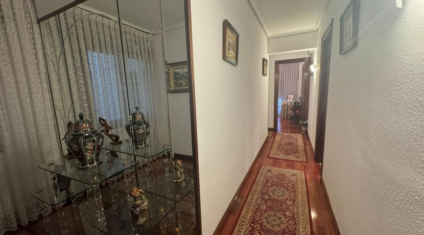 TRES HABITACIONES CON TERRAZA Y ASCENSOR EN KABIEZES, A TAN SÓLO 5 MINUTOS DEL CENTRO