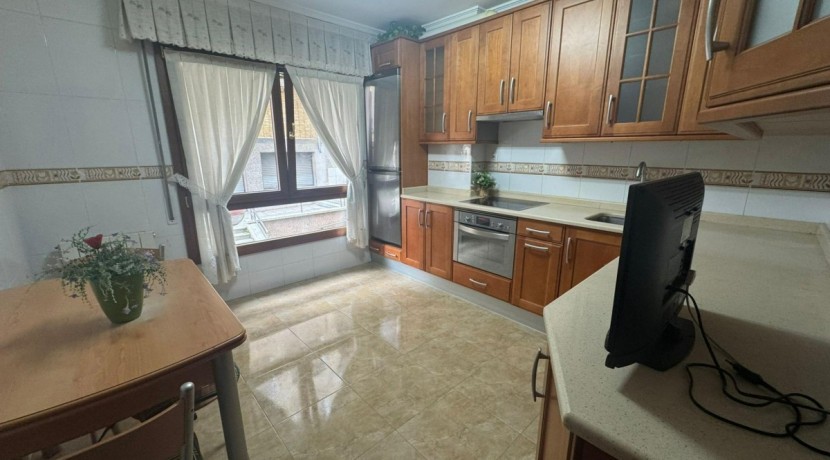 TRES HABITACIONES CON TERRAZA Y ASCENSOR EN KABIEZES, A TAN SÓLO 5 MINUTOS DEL CENTRO