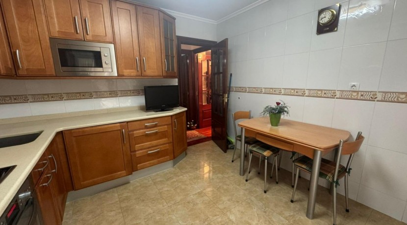 TRES HABITACIONES CON TERRAZA Y ASCENSOR EN KABIEZES, A TAN SÓLO 5 MINUTOS DEL CENTRO
