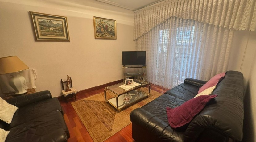 TRES HABITACIONES CON TERRAZA Y ASCENSOR EN KABIEZES, A TAN SÓLO 5 MINUTOS DEL CENTRO