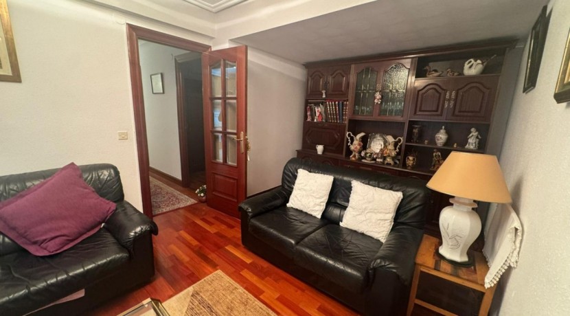 TRES HABITACIONES CON TERRAZA Y ASCENSOR EN KABIEZES, A TAN SÓLO 5 MINUTOS DEL CENTRO