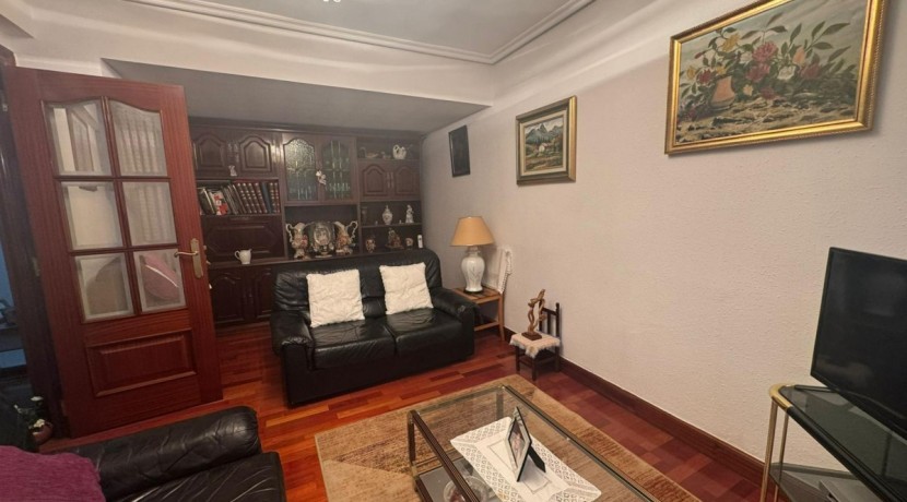 TRES HABITACIONES CON TERRAZA Y ASCENSOR EN KABIEZES, A TAN SÓLO 5 MINUTOS DEL CENTRO