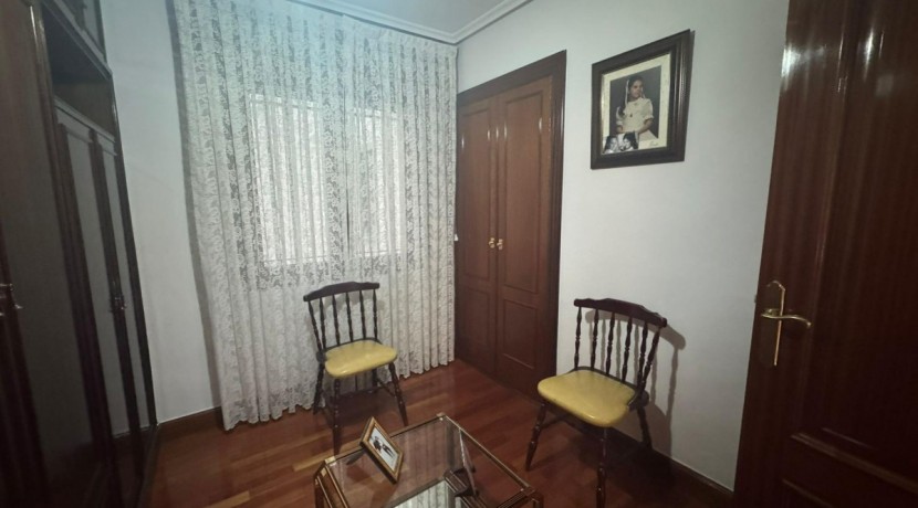 TRES HABITACIONES CON TERRAZA Y ASCENSOR EN KABIEZES, A TAN SÓLO 5 MINUTOS DEL CENTRO