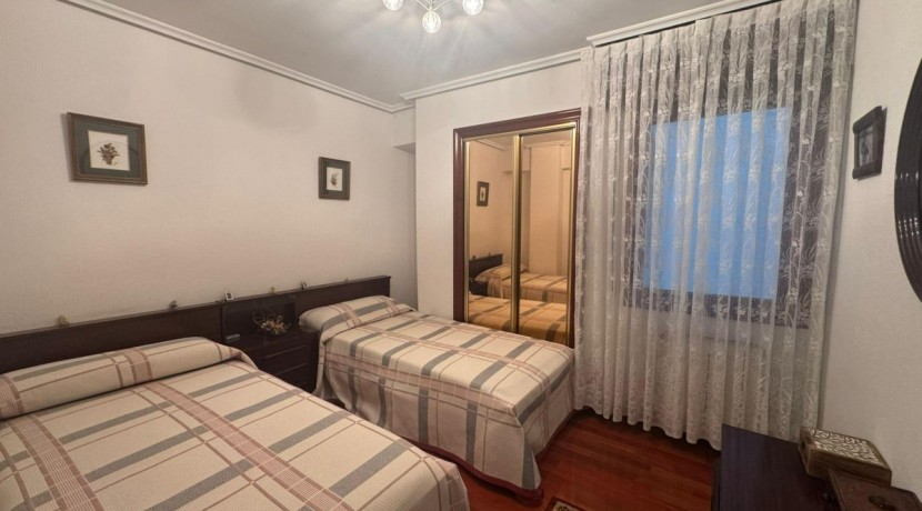 TRES HABITACIONES CON TERRAZA Y ASCENSOR EN KABIEZES, A TAN SÓLO 5 MINUTOS DEL CENTRO