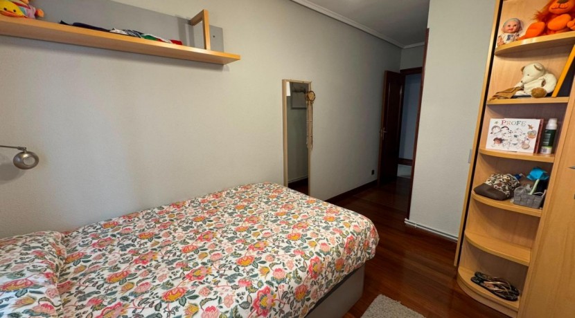 VIVIENDA PARA ENTRAR A VIVIR A UN MINUTO DEL CENTRO DE SESTAO