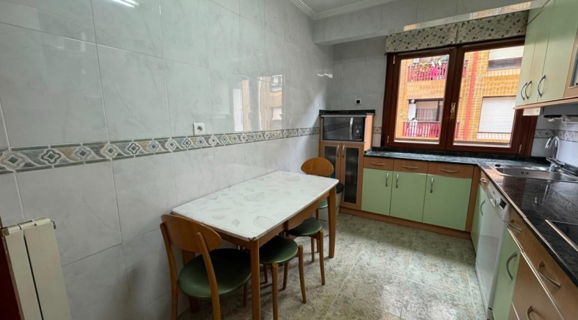 VIVIENDA PARA ENTRAR A VIVIR A UN MINUTO DEL CENTRO DE SESTAO