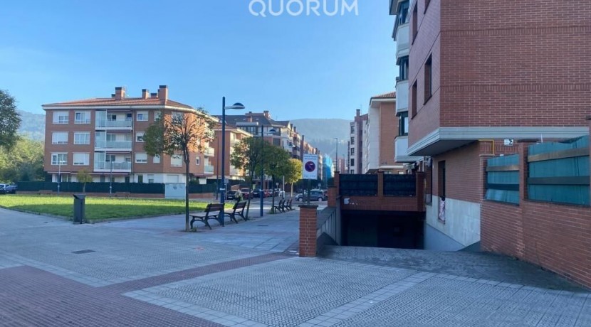 ALQUILER PARCELA DE GARAJE CON TRASTERO JUNTO AL METRO