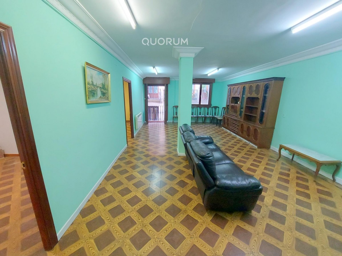 Amplia Vivienda en el Casco Viejo Para Reformar