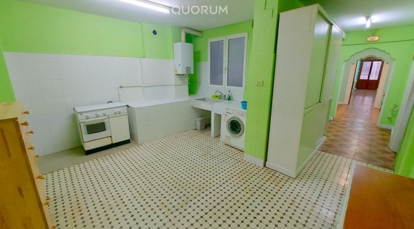 Amplia Vivienda en el Casco Viejo Para Reformar