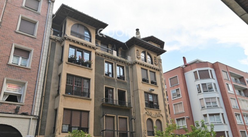 AMPLIA VIVIENDA EN EL CENTRO DE LAS ARENAS