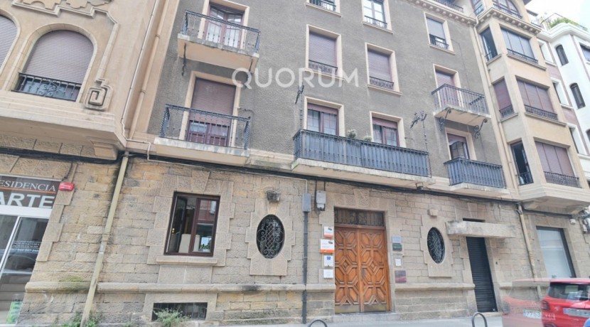 AMPLIA VIVIENDA EN EL CENTRO DE LAS ARENAS