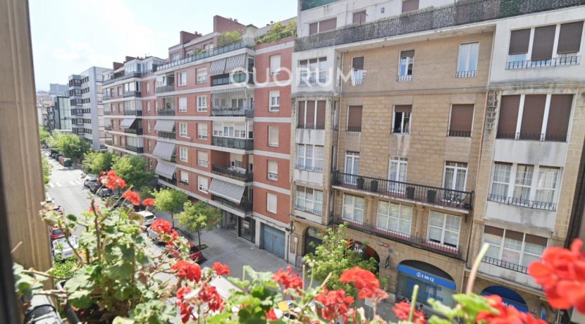 AMPLIA VIVIENDA EN EL CENTRO DE LAS ARENAS