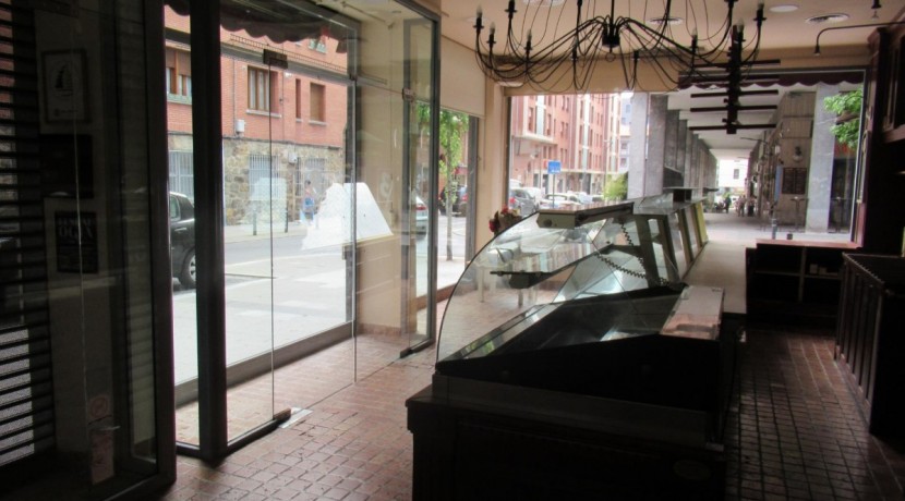 Amplio Local Comercial En El Centro