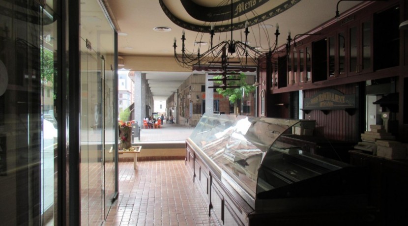 Amplio Local Comercial En El Centro
